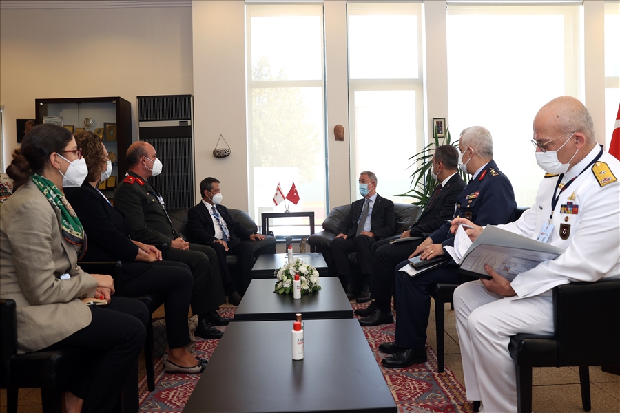 Millî Savunma Bakanı Hulusi Akar, KKTC Dışişleri Bakanı Tahsin Ertuğruloğlu ile Bir Araya Geldi